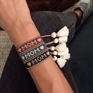 MOM, bracelet 🤍 handmade by Colombian Artisans